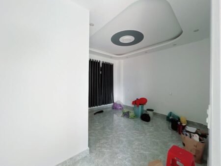 Nhà phố hẻm ô tô lớn Võ Trường Toản, P8, Đà Lạt, mặt tiền rộng 7.11m