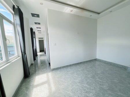 Nhà phố hẻm ô tô lớn Võ Trường Toản, P8, Đà Lạt, mặt tiền rộng 7.11m