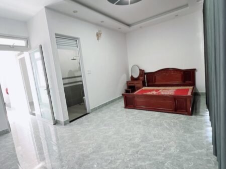 Nhà phố hẻm ô tô lớn Võ Trường Toản, P8, Đà Lạt, mặt tiền rộng 7.11m