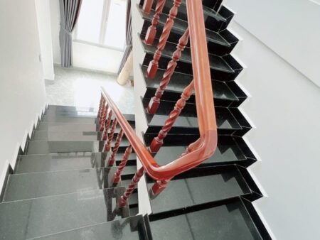 Nhà phố hẻm ô tô lớn Võ Trường Toản, P8, Đà Lạt, mặt tiền rộng 7.11m