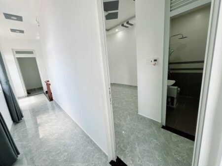 Nhà phố hẻm ô tô lớn Võ Trường Toản, P8, Đà Lạt, mặt tiền rộng 7.11m