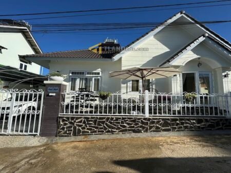 Villa hẻm ô tô lớn Trần Đại Nghĩa, Phường 8, Đà Lạt, mặt tiền rộng 15m
