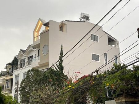 Khách Sạn Hẻm Ô Tô Lớn Nguyễn Đình Chiểu, P9, Đà Lạt, mặt tiền rộng 5m