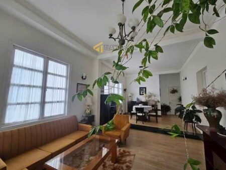 Villa 4 tầng sân vườn mặt tiền Trần Khánh Dư, P8, Đà Lạt, 10m x 29m