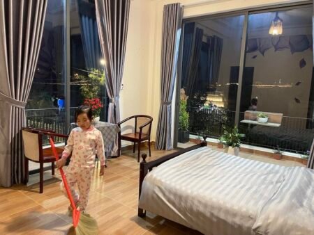 Villa 4 Tầng Hẻm Ô Tô Lớn Trịnh Hoài Đức, Phường 11, Đà Lạt 8 Phòng KD