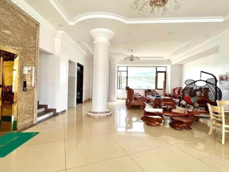 Khách sạn mặt tiền Nguyễn Trãi, phường 10, Đà Lạt, Mặt tiền rộng 15m