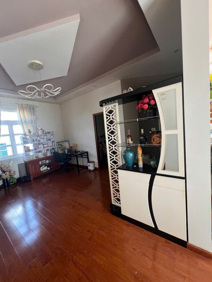 Villa 2 Tầng sân vườn Hẻm Ô Tô Lữ Gia, Phường 9, Đà Lạt mặt tiền rộng 19m Villa 2 Tầng sân vườn Hẻm Ô Tô Lữ Gia, Phường 9, Đà Lạt mặt tiền rộng 19m