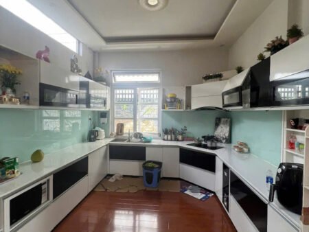 Villa 2 Tầng sân vườn Hẻm Ô Tô Lữ Gia, Phường 9, Đà Lạt mặt tiền rộng 19m