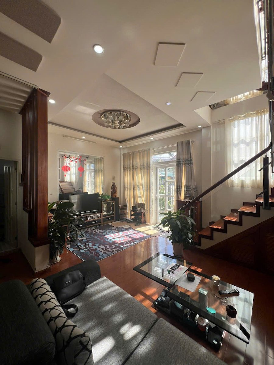 Villa 2 Tầng sân vườn Hẻm Ô Tô Lữ Gia, Phường 9, Đà Lạt mặt tiền rộng 19m Villa 2 Tầng sân vườn Hẻm Ô Tô Lữ Gia, Phường 9, Đà Lạt mặt tiền rộng 19m