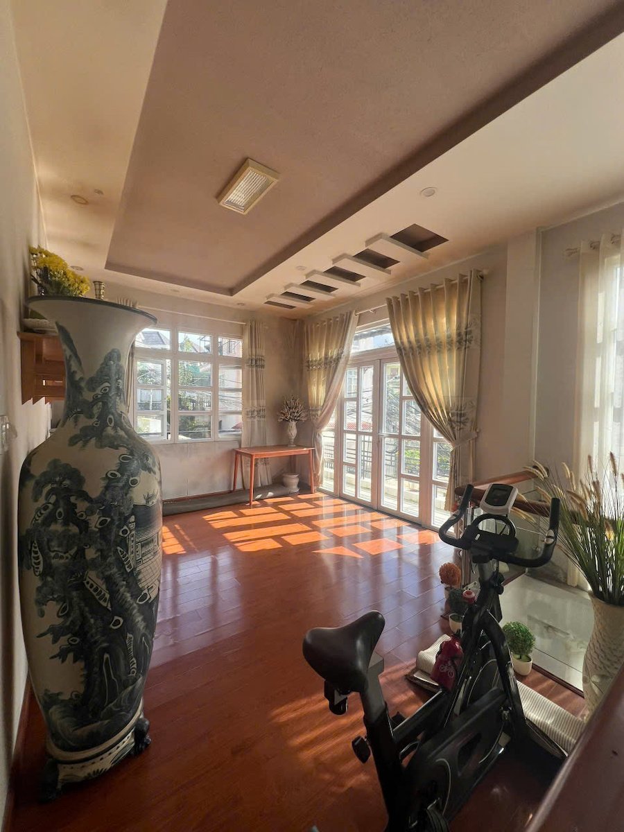 Villa 2 Tầng sân vườn Hẻm Ô Tô Lữ Gia, Phường 9, Đà Lạt mặt tiền rộng 19m Villa 2 Tầng sân vườn Hẻm Ô Tô Lữ Gia, Phường 9, Đà Lạt mặt tiền rộng 19m