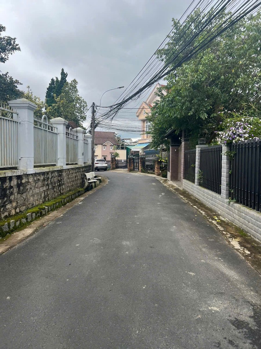 Villa 2 Tầng sân vườn Hẻm Ô Tô Lữ Gia, Phường 9, Đà Lạt mặt tiền rộng 19m Villa 2 Tầng sân vườn Hẻm Ô Tô Lữ Gia, Phường 9, Đà Lạt mặt tiền rộng 19m