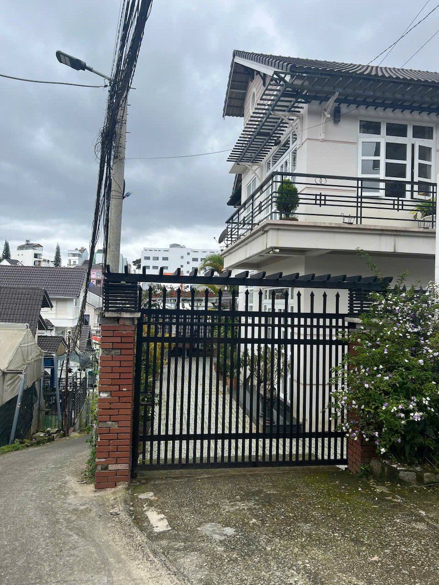 Villa 2 Tầng sân vườn Hẻm Ô Tô Lữ Gia, Phường 9, Đà Lạt mặt tiền rộng 19m Villa 2 Tầng sân vườn Hẻm Ô Tô Lữ Gia, Phường 9, Đà Lạt mặt tiền rộng 19m