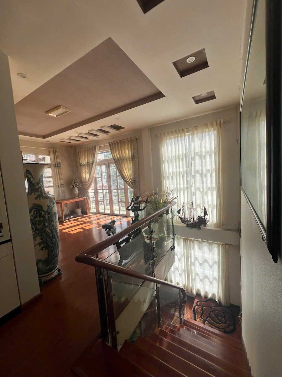 Villa 2 Tầng sân vườn Hẻm Ô Tô Lữ Gia, Phường 9, Đà Lạt mặt tiền rộng 19m Villa 2 Tầng sân vườn Hẻm Ô Tô Lữ Gia, Phường 9, Đà Lạt mặt tiền rộng 19m