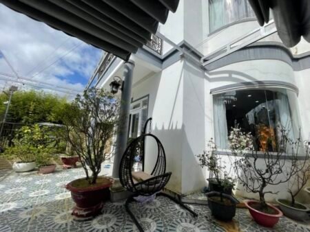 Villa 3 Tầng Mặt Tiền Phan Chu Trinh, Phường 9, Đà Lạt không gian thoáng đãng
