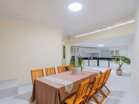 Villa 5 Tầng Hẻm Ô Tô Nhỏ Trịnh Hoài Đức, P11, Đà Lạt, đất vuông vắn 18m x 12.5m