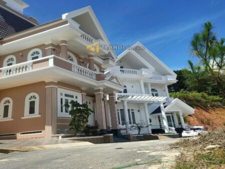 Khách Sạn Hẻm Ô Tô Lớn Trịnh Hoài Đức, Phường 11, Đà Lạt ngang 15m