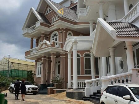 Khách Sạn Hẻm Ô Tô Lớn Trịnh Hoài Đức, Phường 11, Đà Lạt ngang 15m