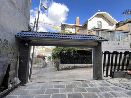 VILLA 3 TẦNG HẺM Ô TÔ LỮ GIA, P9, ĐÀ LẠT, 10.42m x 19m – NHÀ MỚI 100%