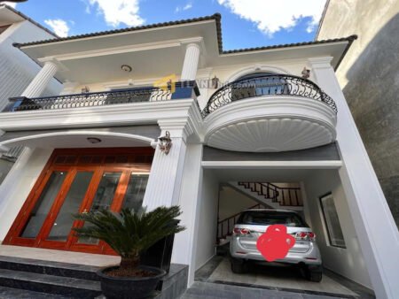 VILLA 3 TẦNG HẺM Ô TÔ LỮ GIA, P9, ĐÀ LẠT, 10.42m x 19m – NHÀ MỚI 100%