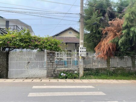 Nhà cấp 4 mặt tiền Vạn Hạnh, P8, Đà Lạt, mặt tiền rộng 14m