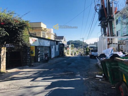 Nhà cấp 4 hai MT Hoàng Hoa Thám, P10, Đà Lạt mặt tiền rộng 13.37m