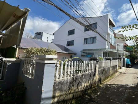 Nhà cấp 4 hẻm nhỏ Hoàng Diệu, P5, Đà Lạt, mặt tiền rộng 11m