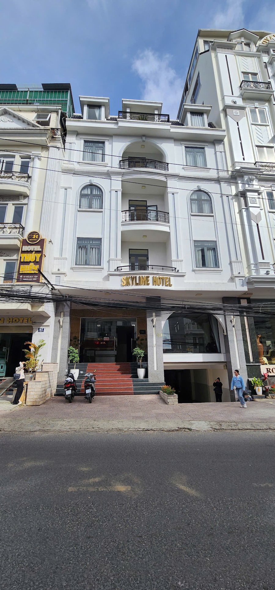 Khách sạn 4 tầng 2 mặt tiền gần Trần Phú, 12x17m, 27PKD, có hầm xe thu nhập tốt Khách sạn 4 tầng 2 mặt tiền gần Trần Phú, 12x17m, 27PKD, có hầm xe thu nhập tốt