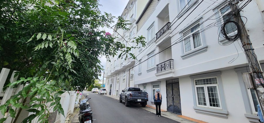 Khách sạn 4 tầng 2 mặt tiền gần Trần Phú, 12x17m, 27PKD, có hầm xe thu nhập tốt Khách sạn 4 tầng 2 mặt tiền gần Trần Phú, 12x17m, 27PKD, có hầm xe thu nhập tốt