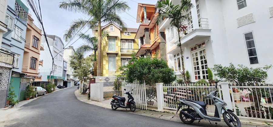 Khách sạn 4 tầng 2 mặt tiền gần Trần Phú, 12x17m, 27PKD, có hầm xe thu nhập tốt Khách sạn 4 tầng 2 mặt tiền gần Trần Phú, 12x17m, 27PKD, có hầm xe thu nhập tốt