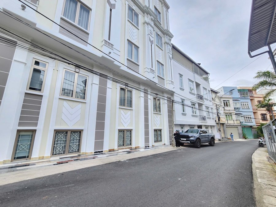 Khách sạn 4 tầng 2 mặt tiền gần Trần Phú, 12x17m, 27PKD, có hầm xe thu nhập tốt Khách sạn 4 tầng 2 mặt tiền gần Trần Phú, 12x17m, 27PKD, có hầm xe thu nhập tốt