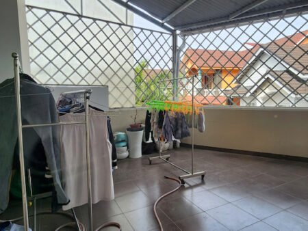 Khách sạn 4 tầng 2 mặt tiền gần Trần Phú, 12x17m, 27PKD, có hầm xe thu nhập tốt