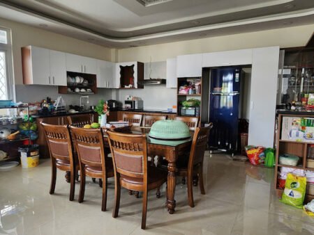 Khách sạn 4 tầng 2 mặt tiền gần Trần Phú, 12x17m, 27PKD, có hầm xe thu nhập tốt