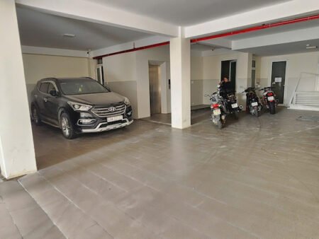 Khách sạn 4 tầng 2 mặt tiền gần Trần Phú, 12x17m, 27PKD, có hầm xe thu nhập tốt