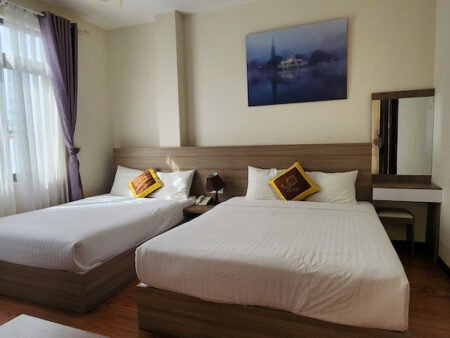 Khách sạn 4 tầng 2 mặt tiền gần Trần Phú, 12x17m, 27PKD, có hầm xe thu nhập tốt