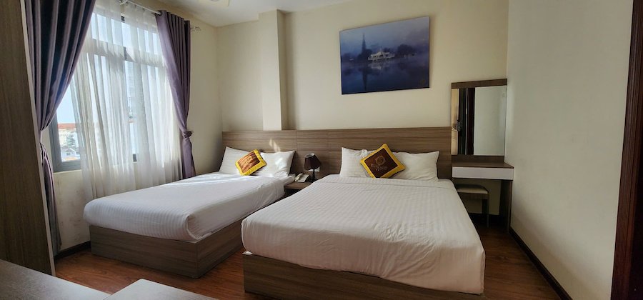 Khách sạn 4 tầng 2 mặt tiền gần Trần Phú, 12x17m, 27PKD, có hầm xe thu nhập tốt Khách sạn 4 tầng 2 mặt tiền gần Trần Phú, 12x17m, 27PKD, có hầm xe thu nhập tốt