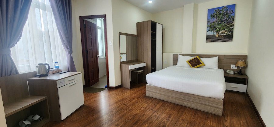 Khách sạn 4 tầng 2 mặt tiền gần Trần Phú, 12x17m, 27PKD, có hầm xe thu nhập tốt Khách sạn 4 tầng 2 mặt tiền gần Trần Phú, 12x17m, 27PKD, có hầm xe thu nhập tốt