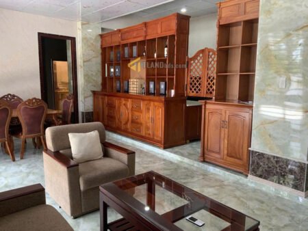 Villa 3 tầng mặt tiền Khe Sanh, P10, Đà Lạt, Mặt tiền rộng 80m