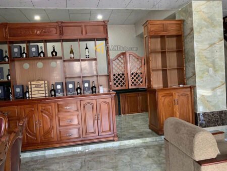 Villa 3 tầng mặt tiền Khe Sanh, P10, Đà Lạt, Mặt tiền rộng 80m
