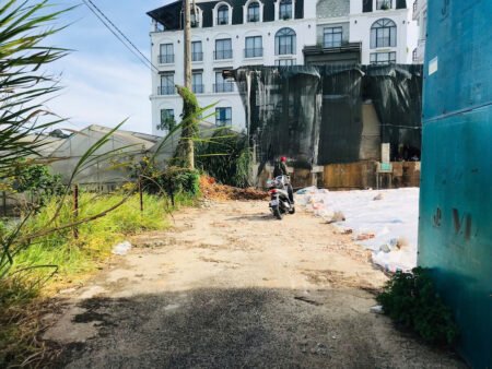 Đất hẻm ô tô lớn Triệu Việt Vương, Phường 3, Đà Lạt, Mặt tiền rộng 14m