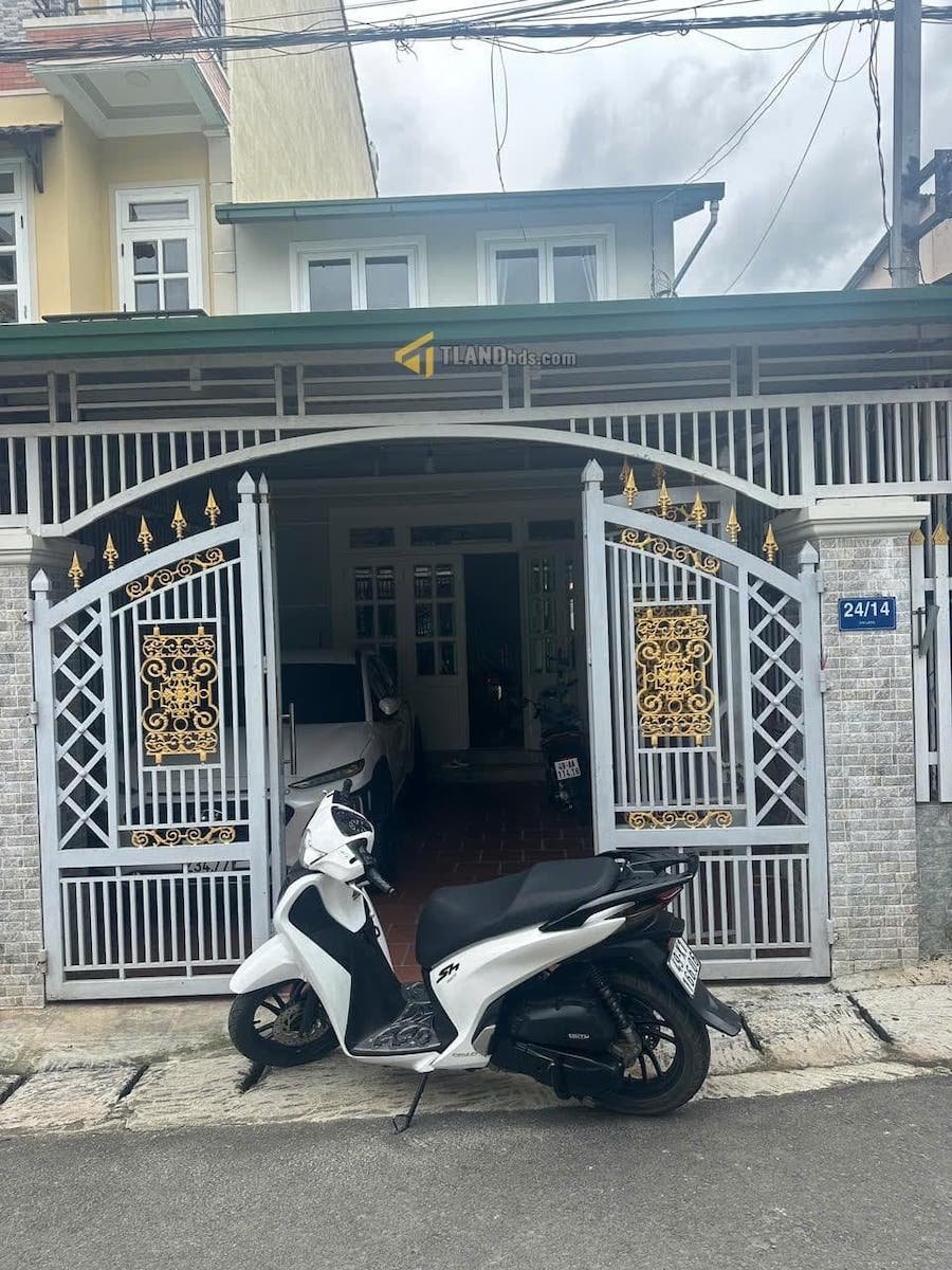 Villa 2 tầng hẻm ô tô lớn Chi Lăng, P9, Đà Lạt, mặt tiền rộng 5m Villa 2 tầng hẻm ô tô lớn Chi Lăng, P9, Đà Lạt, mặt tiền rộng 5m