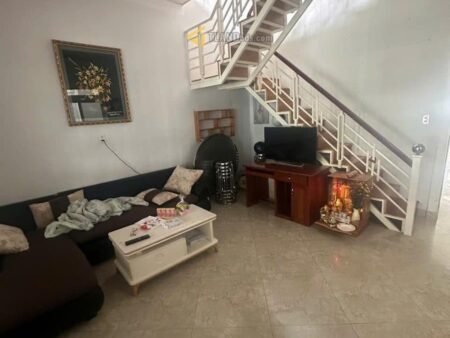 Villa 2 tầng hẻm ô tô lớn Chi Lăng, P9, Đà Lạt, mặt tiền rộng 5m