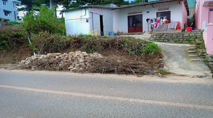 Nhà cấp 4 hai mặt tiền Huyền Trân Công Chúa, P5, Đà Lạt, mặt tiền rộng 10m Nhà cấp 4 hai mặt tiền Huyền Trân Công Chúa, P5, Đà Lạt, mặt tiền rộng 10m