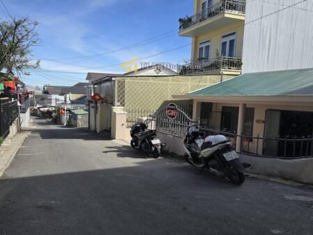 Nhà cấp 4 hẻm ô tô lớn Ngô Thì Nhậm, P4, Đà Lạt, mặt tiền ngang 4.5m