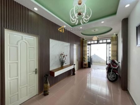 Nhà phố hẻm nhỏ Dã Tượng, P5, Đà Lạt, mặt tiền rộng 5.96m