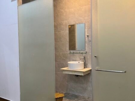 Nhà phố hẻm ô tô lớn Phan Đình Phùng, P2, Đà Lạt, mặt tiền ngang 4.2m