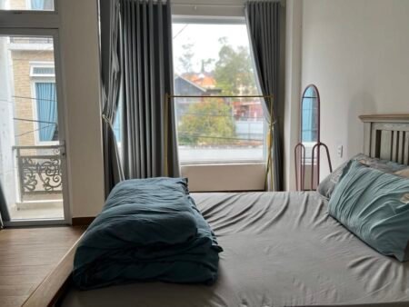 Nhà phố hẻm ô tô lớn Phan Đình Phùng, P2, Đà Lạt, mặt tiền ngang 4.2m