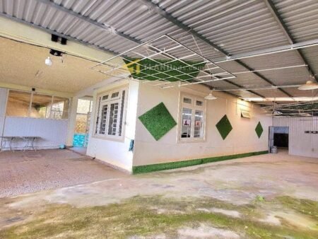 Nhà cấp 4 hẻm ô tô lớn Trại Mát, P11, Đà Lạt, mặt tiền ngang 17m