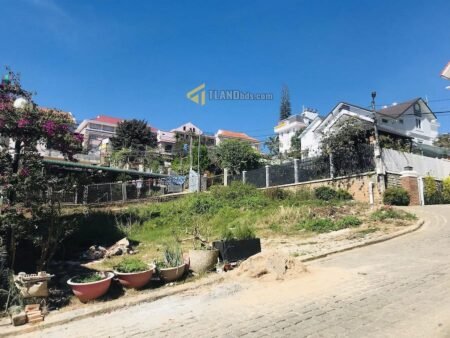 Đất hai mặt tiền Ba Tháng Tư, P3, Đà Lạt, mặt tiền rộng 15.6m