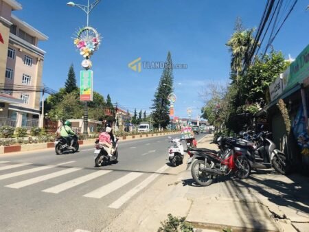 Đất hai mặt tiền Ba Tháng Tư, P3, Đà Lạt, mặt tiền rộng 15.6m