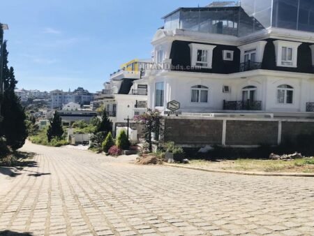 Đất hai mặt tiền Ba Tháng Tư, P3, Đà Lạt, mặt tiền rộng 15.6m